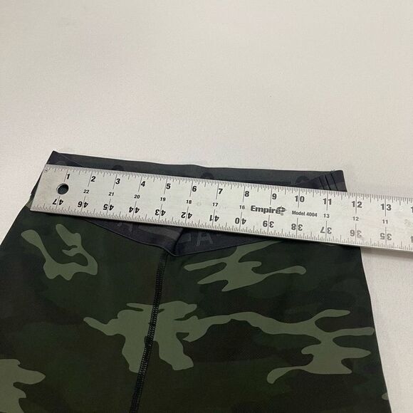 Good American Size 2 M Medium Green Camouflage Crop Leggings Athletic - Picture 3 of 9